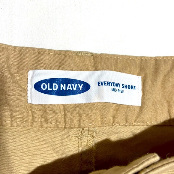 OLD NAVY Everyday Short. Mid Rise. Size 4 in Khaki Tan. Never Worn. - Picture 5 of 9